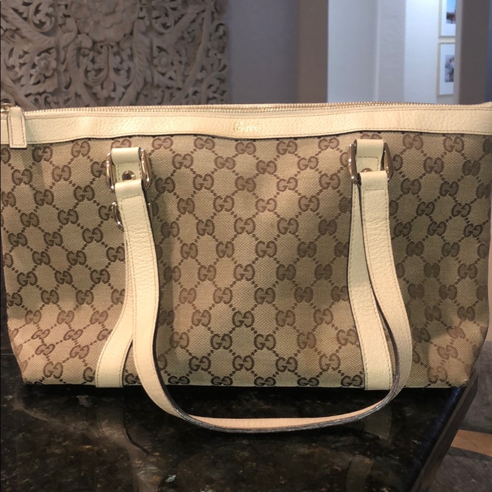 Authentic Gucci shoulder bag in great condition